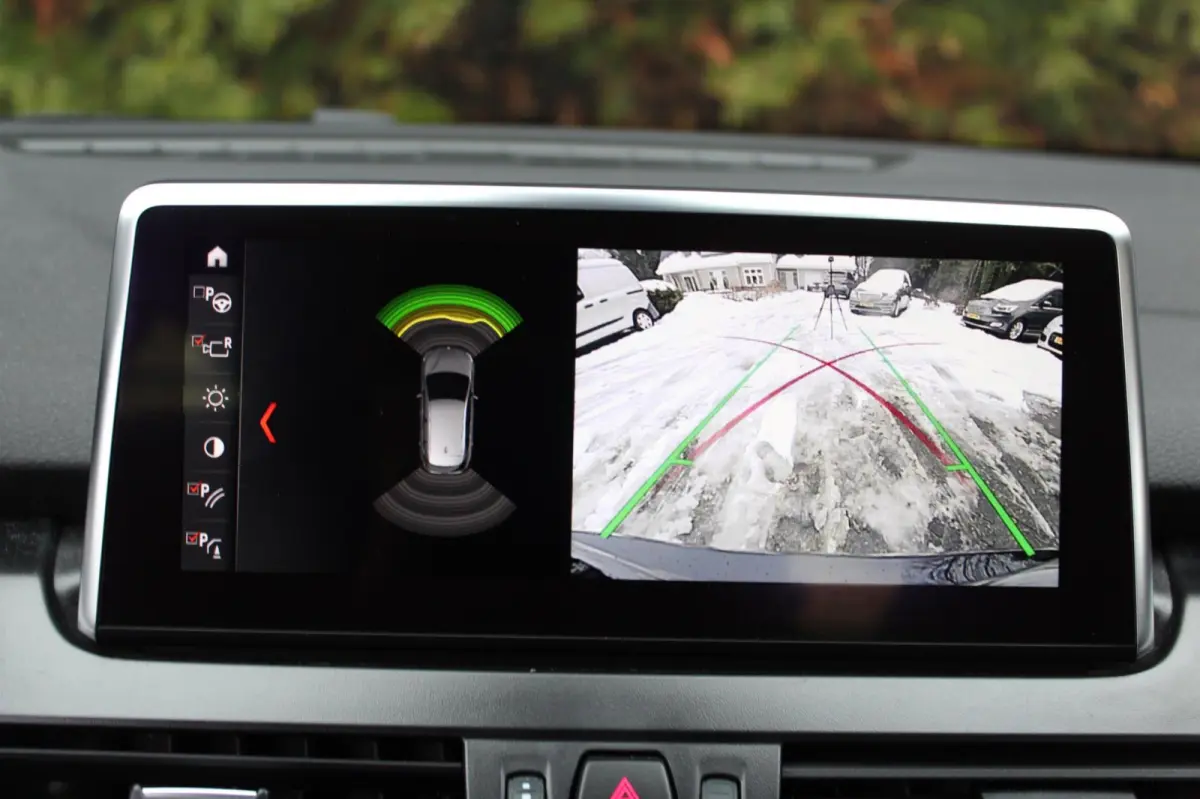 218i Executive Edition 136PK | Parkeercamera | HUD | Lederen bekleding | Climate Control