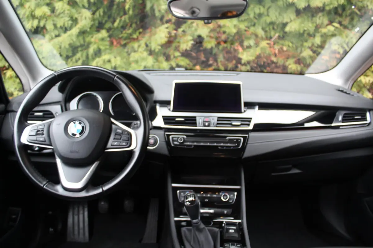 218i Executive Edition 136PK | Parkeercamera | HUD | Lederen bekleding | Climate Control