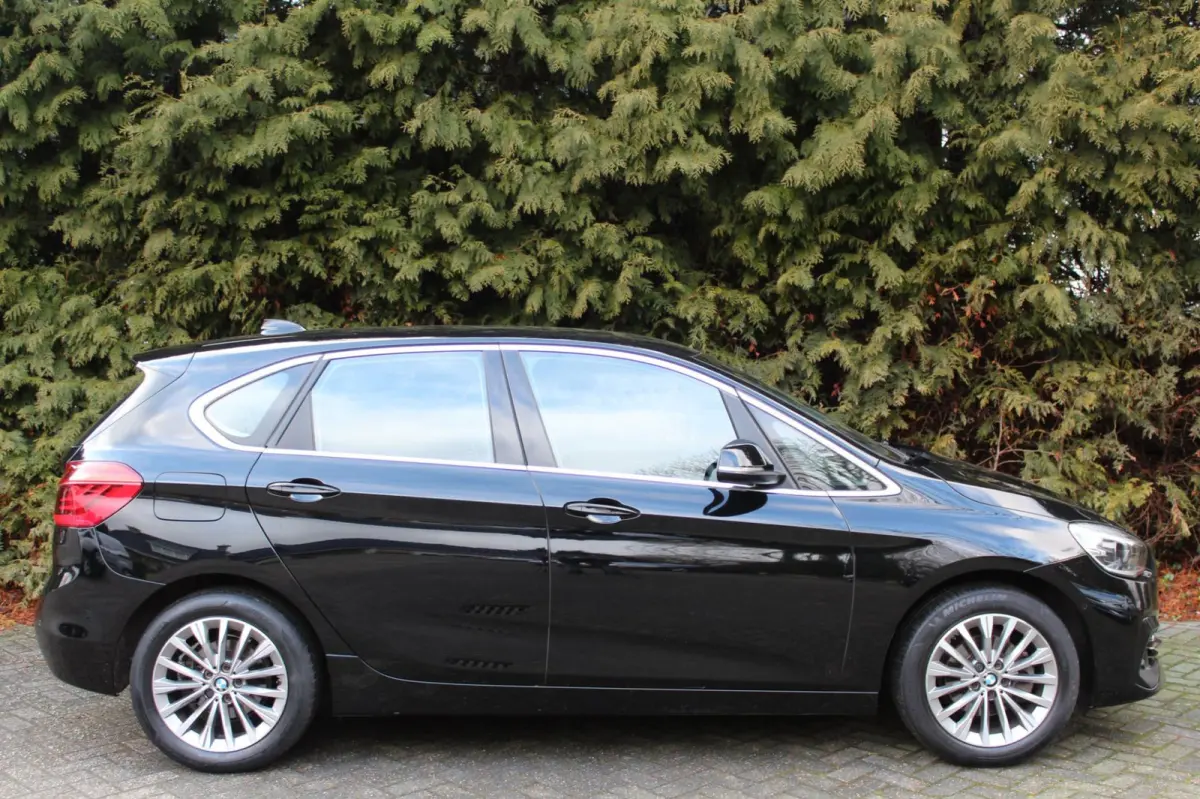 218i Executive Edition 136PK | Parkeercamera | HUD | Lederen bekleding | Climate Control