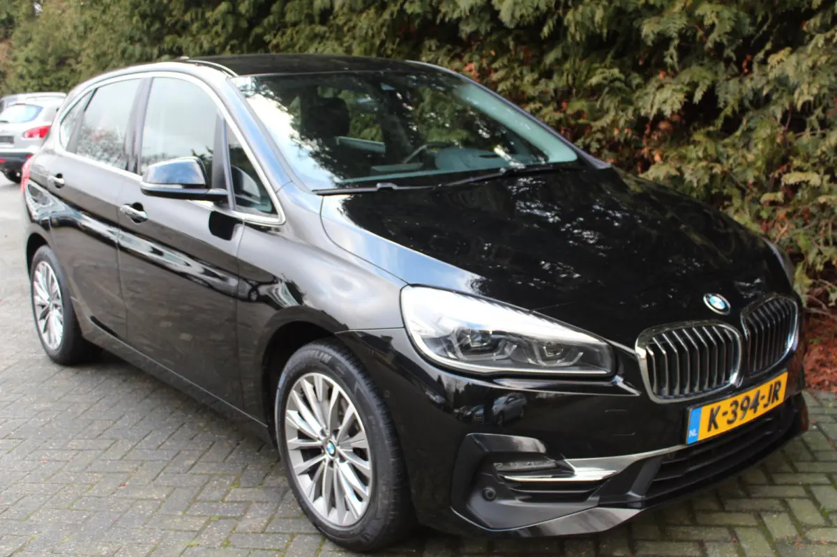 218i Executive Edition 136PK | Parkeercamera | HUD | Lederen bekleding | Climate Control
