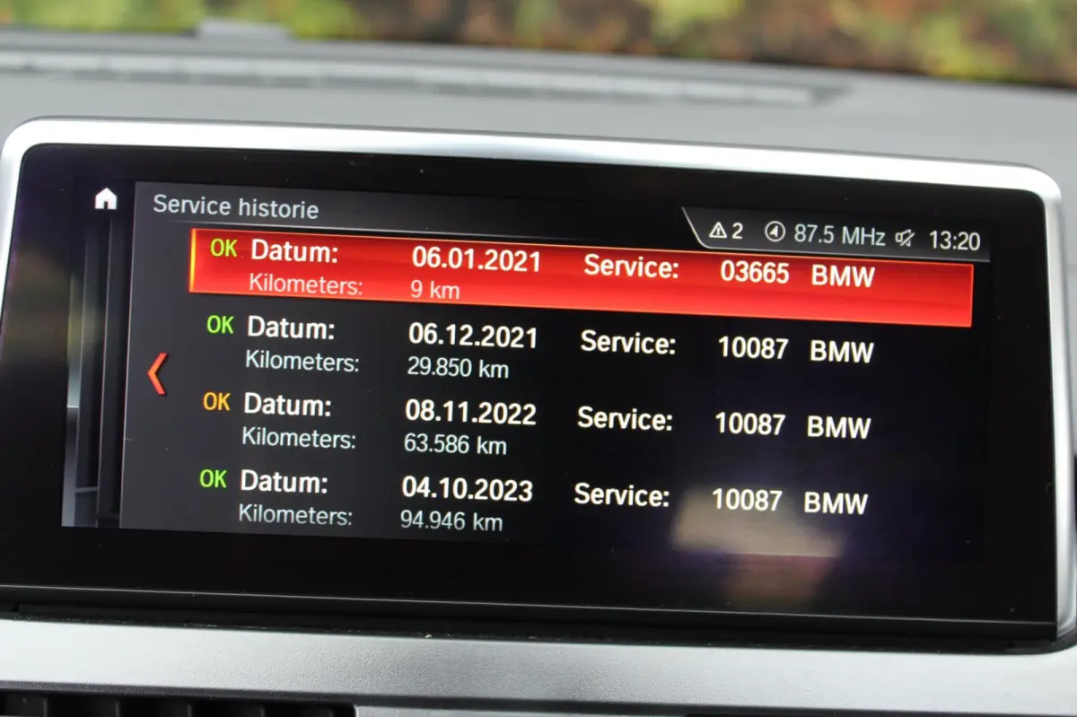 218i Executive Edition 136PK | Parkeercamera | HUD | Lederen bekleding | Climate Control