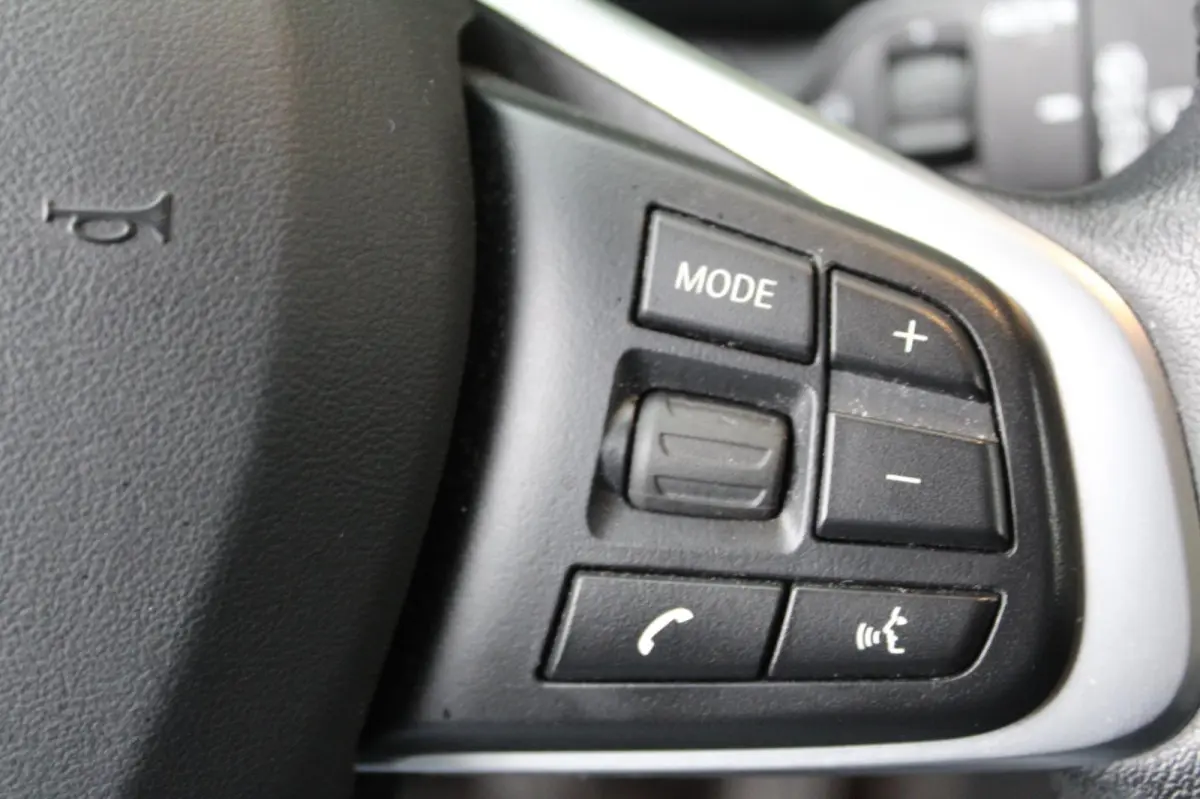 218i Executive Edition 136PK | Parkeercamera | HUD | Lederen bekleding | Climate Control