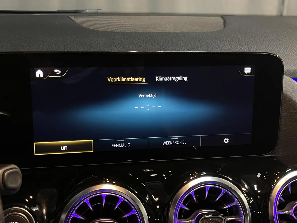 250 e AMG Line 20"/SOH 89%/Panoramadak/Memory stoel l+r/Matrix LED/Keyless/Sfeerverlichting/Stoelverwarming/Camera/