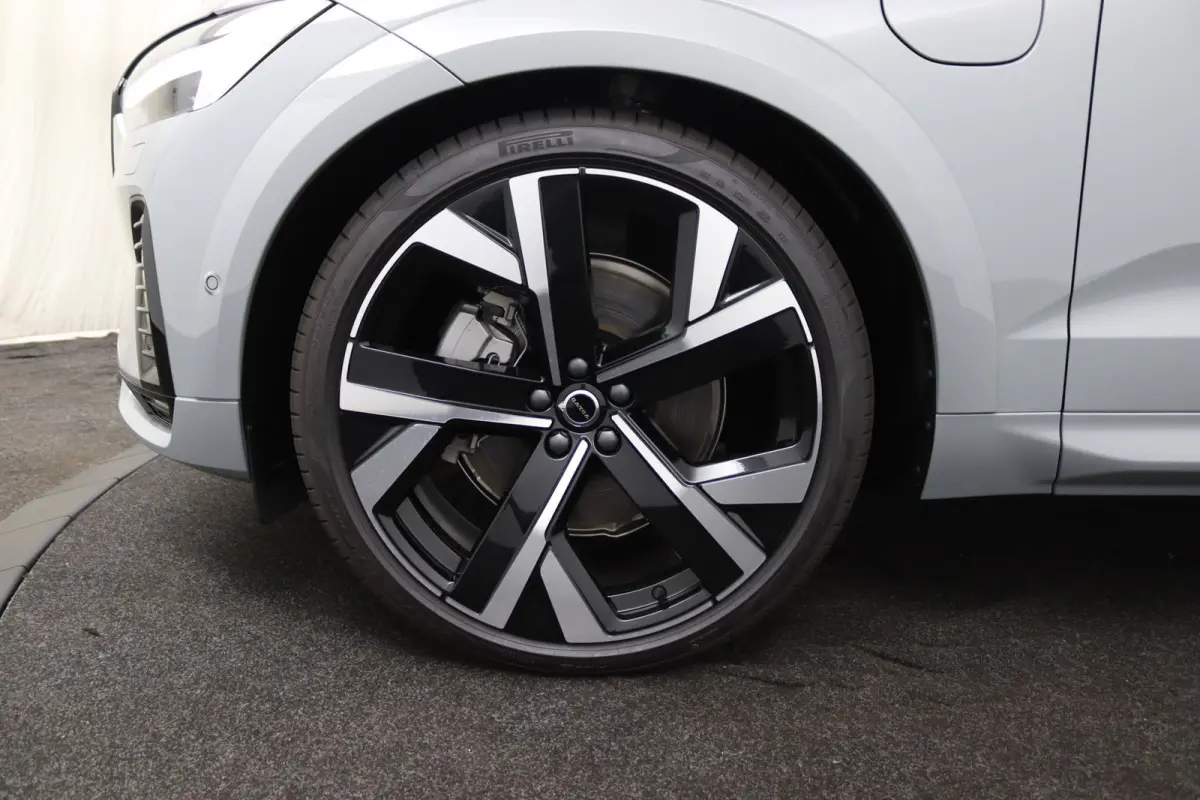 T6 AWD Ultra Black Edition | Luchtvering | Bowers&Wilkins | Direct Beschikbaar | 360 Camera | Gelamineerd Glas | 22 Inch | Stoelvenitlatie | Massage