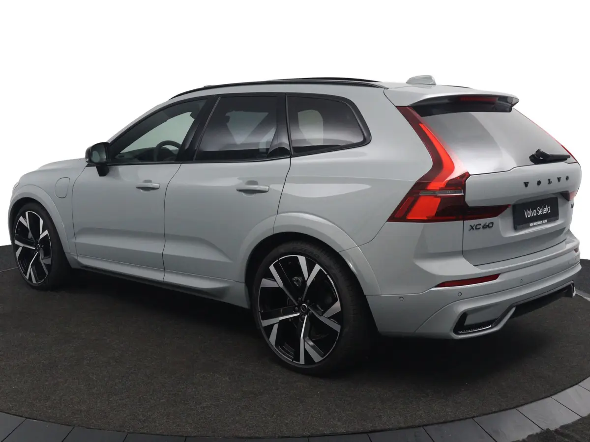 T6 AWD Ultra Black Edition | Luchtvering | Bowers&Wilkins | Direct Beschikbaar | 360 Camera | Gelamineerd Glas | 22 Inch | Stoelvenitlatie | Massage