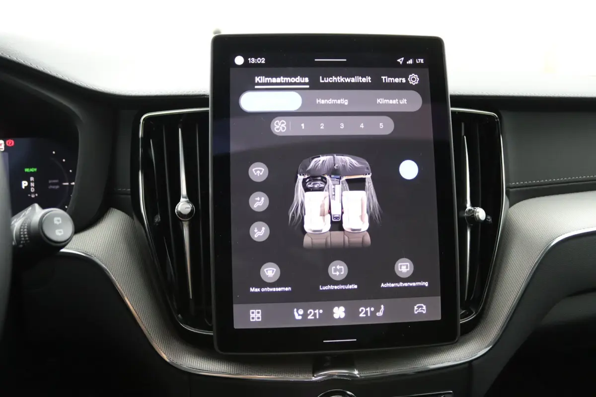 T6 AWD Ultra Black Edition | Luchtvering | Bowers&Wilkins | Direct Beschikbaar | 360 Camera | Gelamineerd Glas | 22 Inch | Stoelvenitlatie | Massage