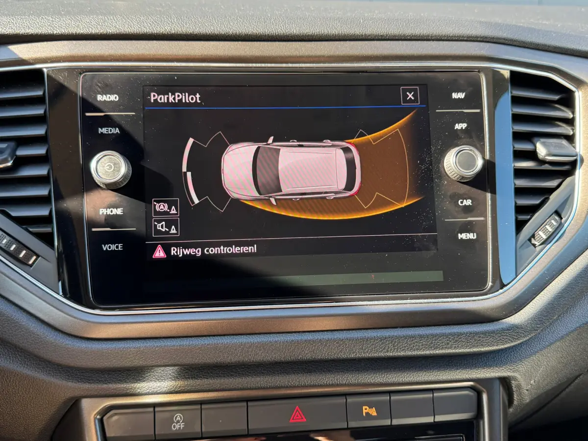 1.0 TSI Style * Navigatiesysteem * Stoelverwarming * Adaptieve Cruise Control * Parkeercamera *