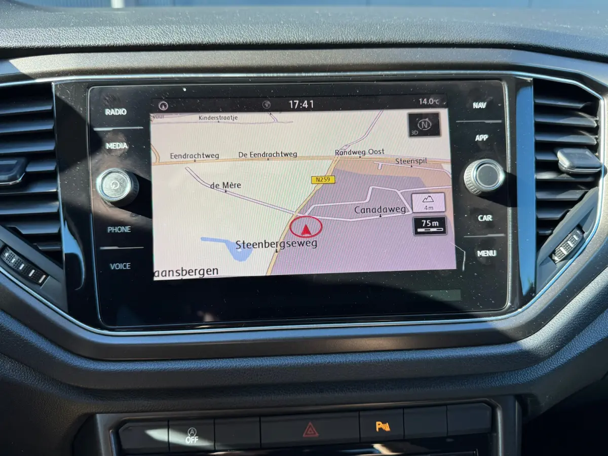 1.0 TSI Style * Navigatiesysteem * Stoelverwarming * Adaptieve Cruise Control * Parkeercamera *
