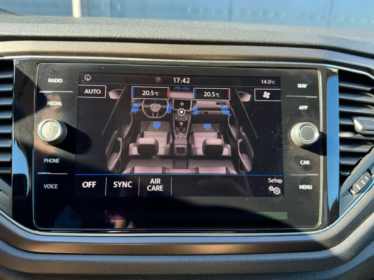 1.0 TSI Style * Navigatiesysteem * Stoelverwarming * Adaptieve Cruise Control * Parkeercamera *