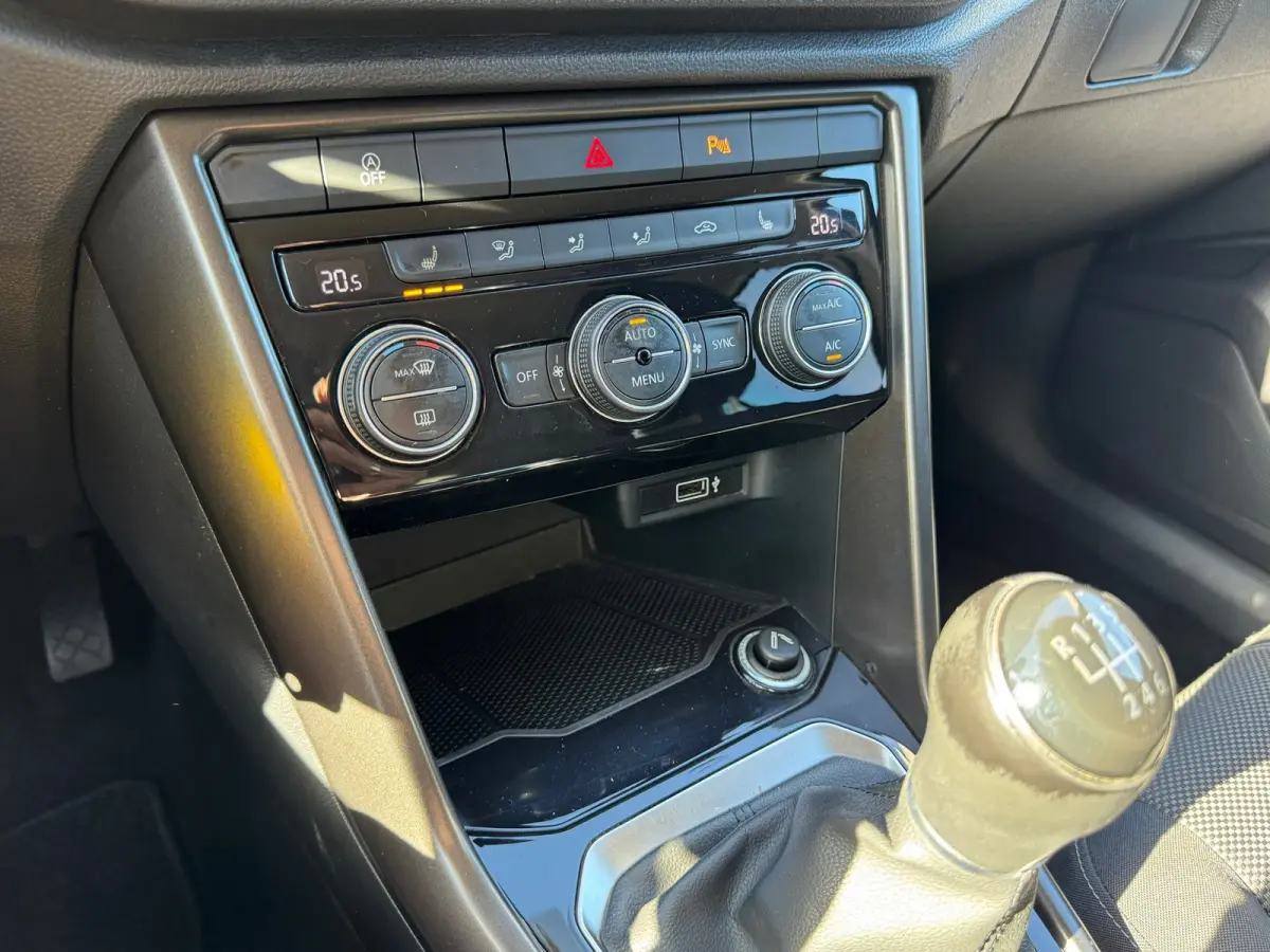 1.0 TSI Style * Navigatiesysteem * Stoelverwarming * Adaptieve Cruise Control * Parkeercamera *