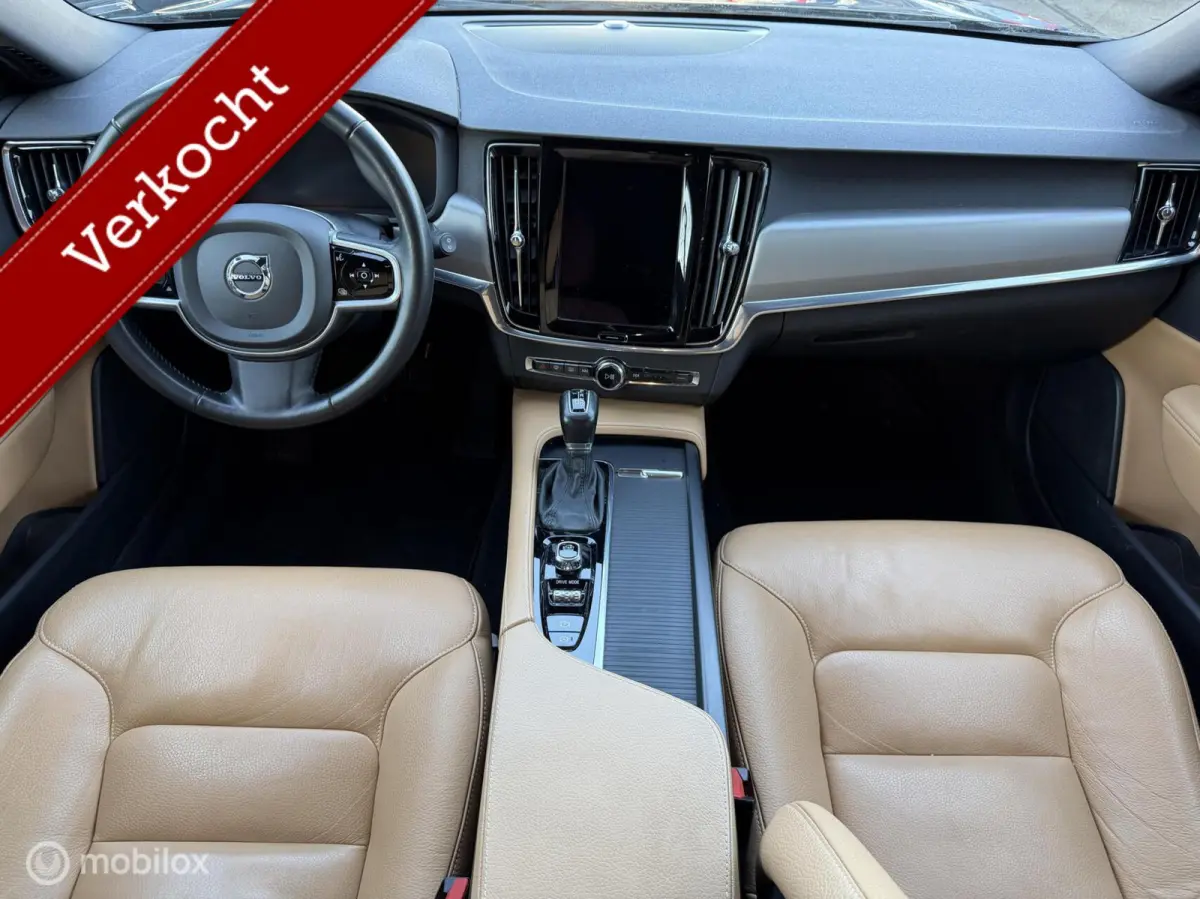 2.0 T4 Momentum Pro LEER/CARPLAY/TREKHAAK