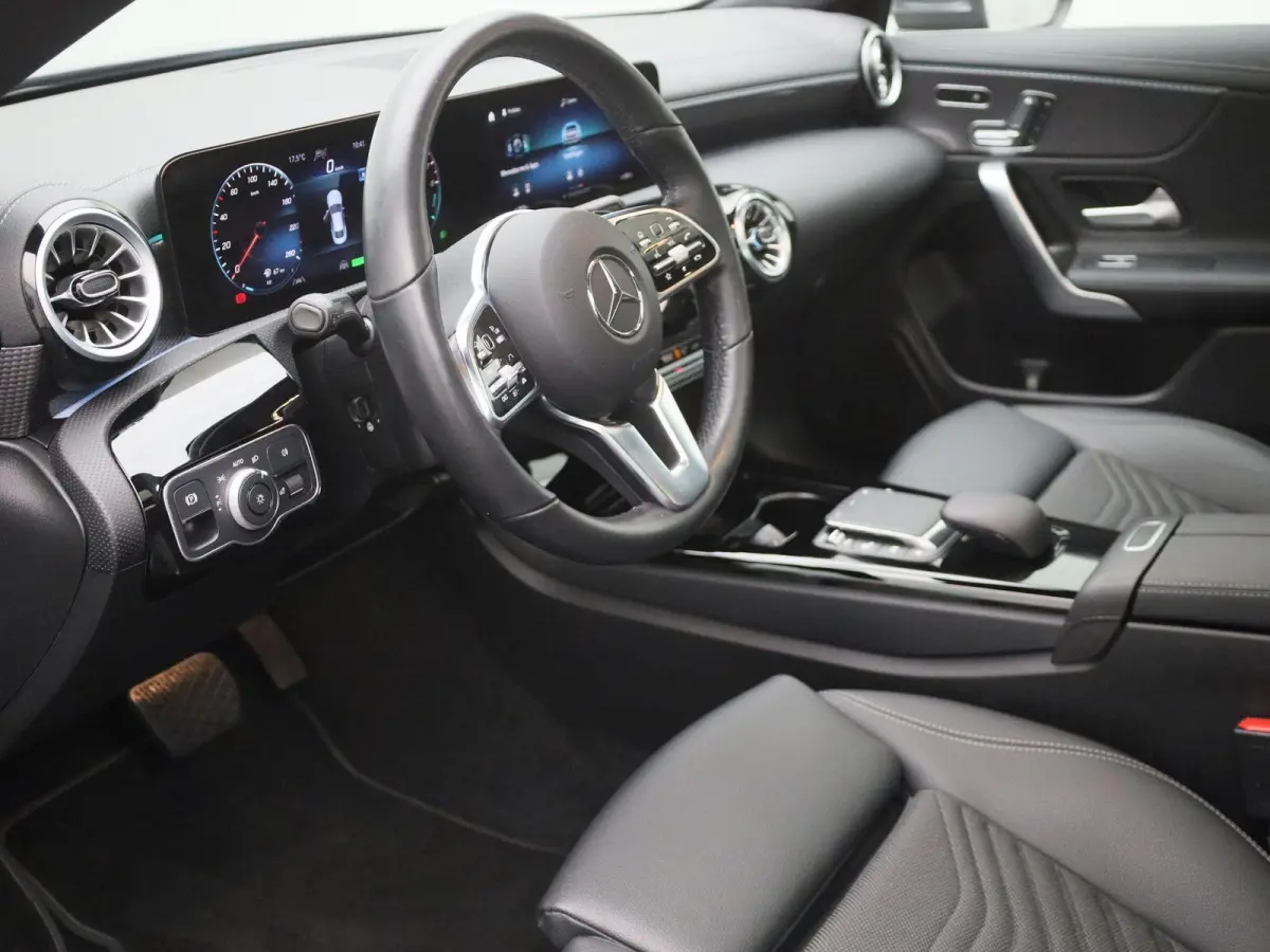 250 e Luxury Line | Automaat | Panoramadak | Apple Carplay / Android Auto | Stoel- Stuurverwarming | 360 Camera | Memory Seats | Adaptieve Cruise Control | Sfeerverlichting | Virtual Cockpit