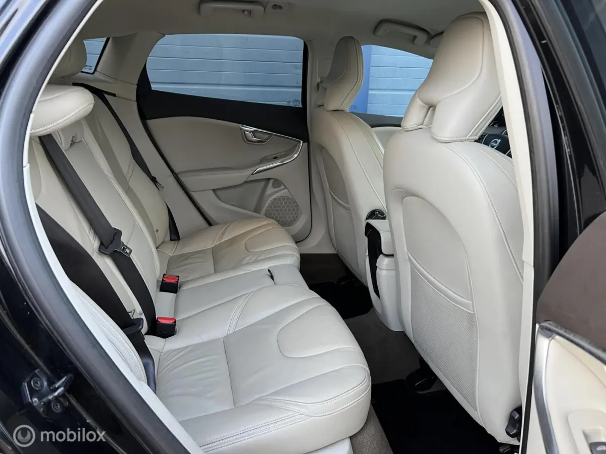 2.5 T5 AWD Summum / 255 PK / LUXE / BLIS!