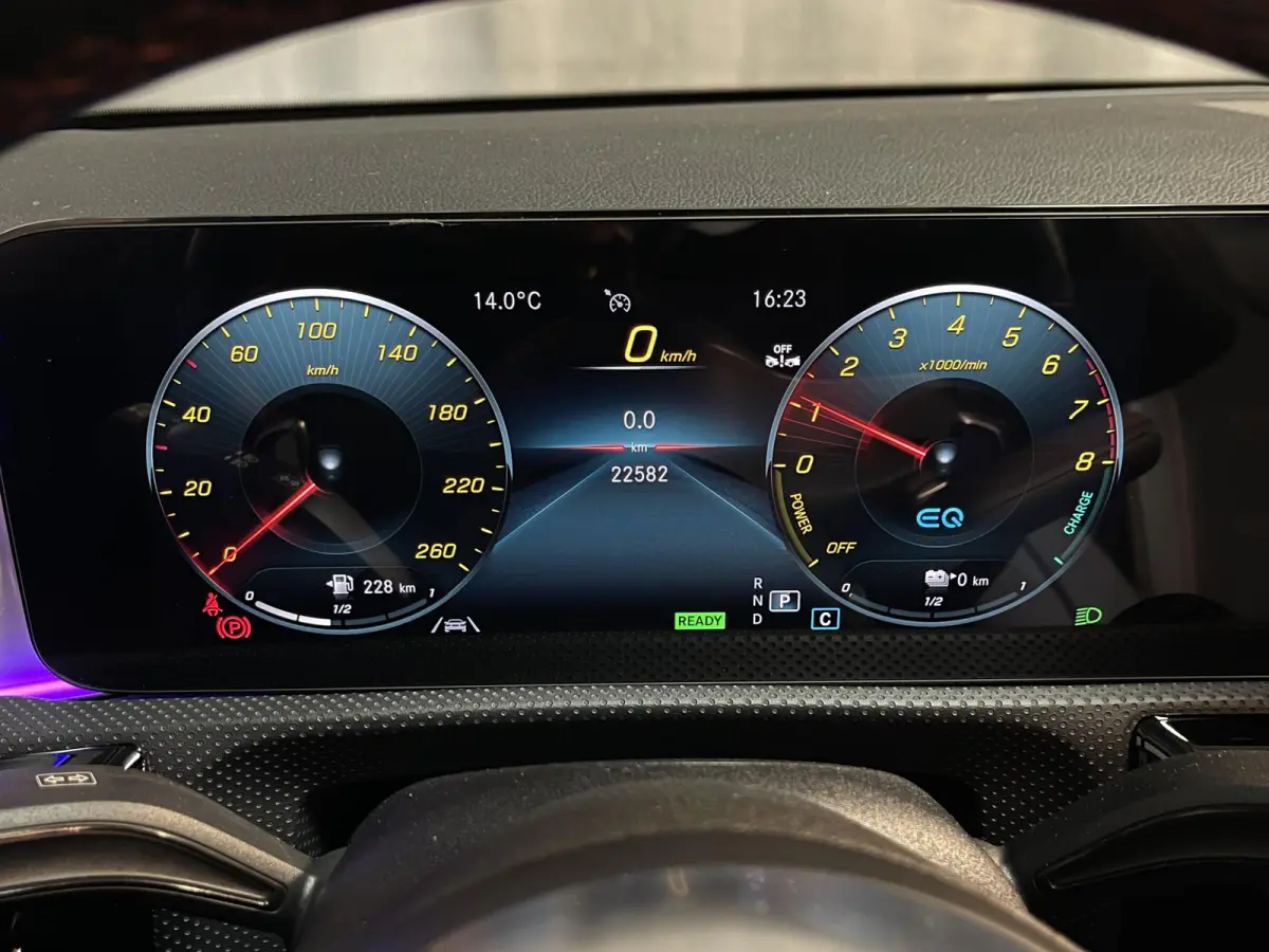 250 e AMG Line 19"/SOH 97%/Panoramadak/Sfeerverlichting/Keyless/Camera/Stoelverwarming