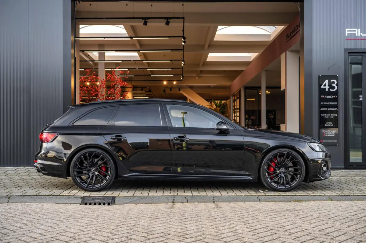 Audi RS4 Avant 2.9 TFSI 450PK | Pano | HUD | B&O | Massage | 360° | RS Dynamic