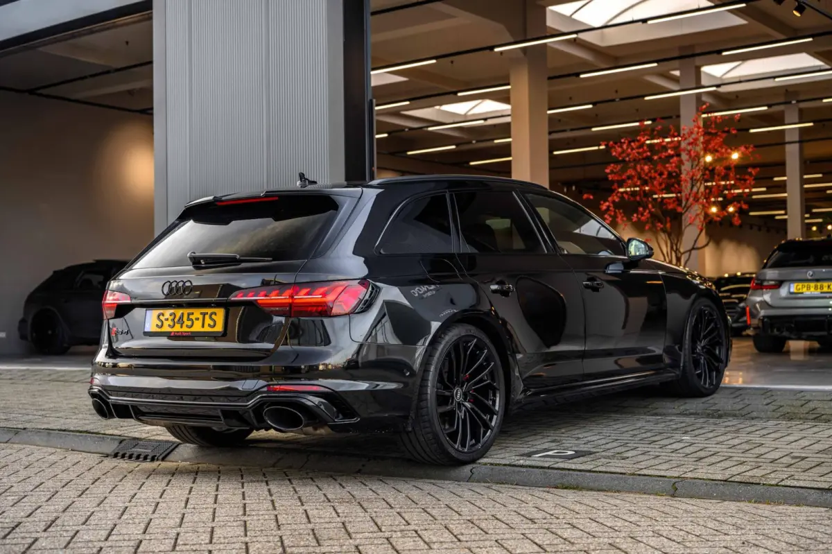 Audi RS4 Avant 2.9 TFSI 450PK | Pano | HUD | B&O | Massage | 360° | RS Dynamic