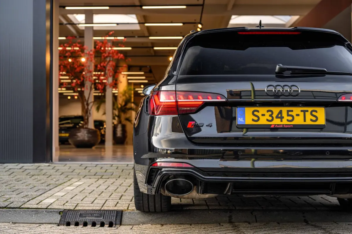Audi RS4 Avant 2.9 TFSI 450PK | Pano | HUD | B&O | Massage | 360° | RS Dynamic