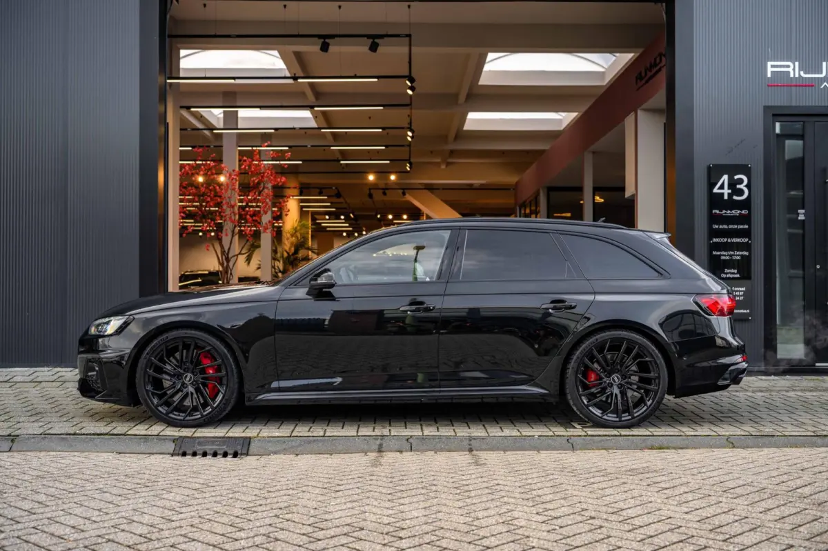 Audi RS4 Avant 2.9 TFSI 450PK | Pano | HUD | B&O | Massage | 360° | RS Dynamic