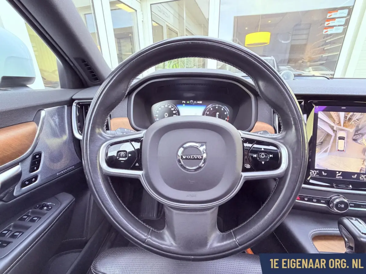 2.0 T5 AWD PRO PANORAMA 360 gr CAM
