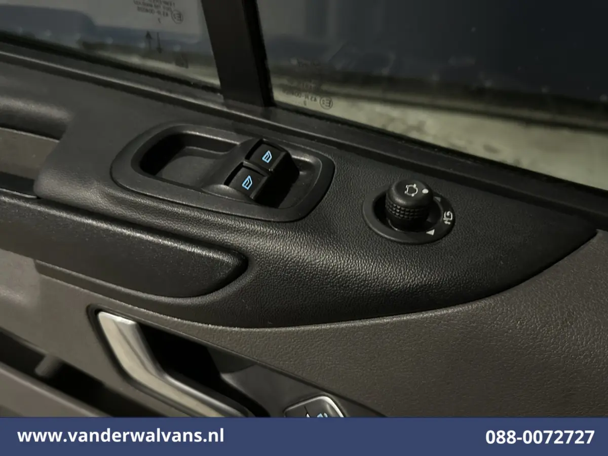 2.0 TDCI L2H1 Euro6 Airco | Camera | Navigatie | LED | Apple Carplay | Cruisecontrol Android Auto, Parkeersensoren, Stoelverwarming, Verwarmde voorruit, Bijrijdersbank, 2670kg trekvermogen