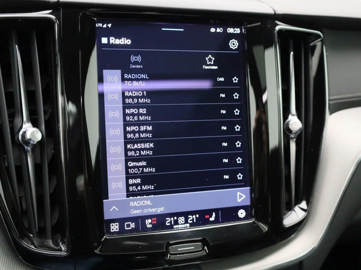 2.0 T8 Plug-in hybrid AWD Plus Dark | Panoramadak | Automaat | Apple Carplay / Android Auto | Stoel-stuurverwarming | Virtual Cockpit | Camera | Climate Control | Leder | Elektrisch Verstelb