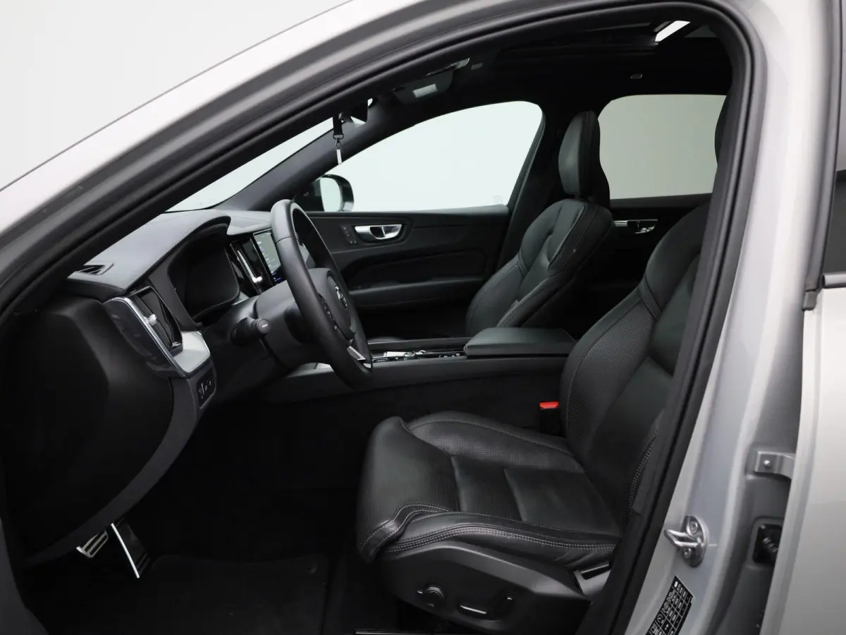 2.0 T8 Plug-in hybrid AWD Plus Dark | Panoramadak | Automaat | Apple Carplay / Android Auto | Stoel-stuurverwarming | Virtual Cockpit | Camera | Climate Control | Leder | Elektrisch Verstelb