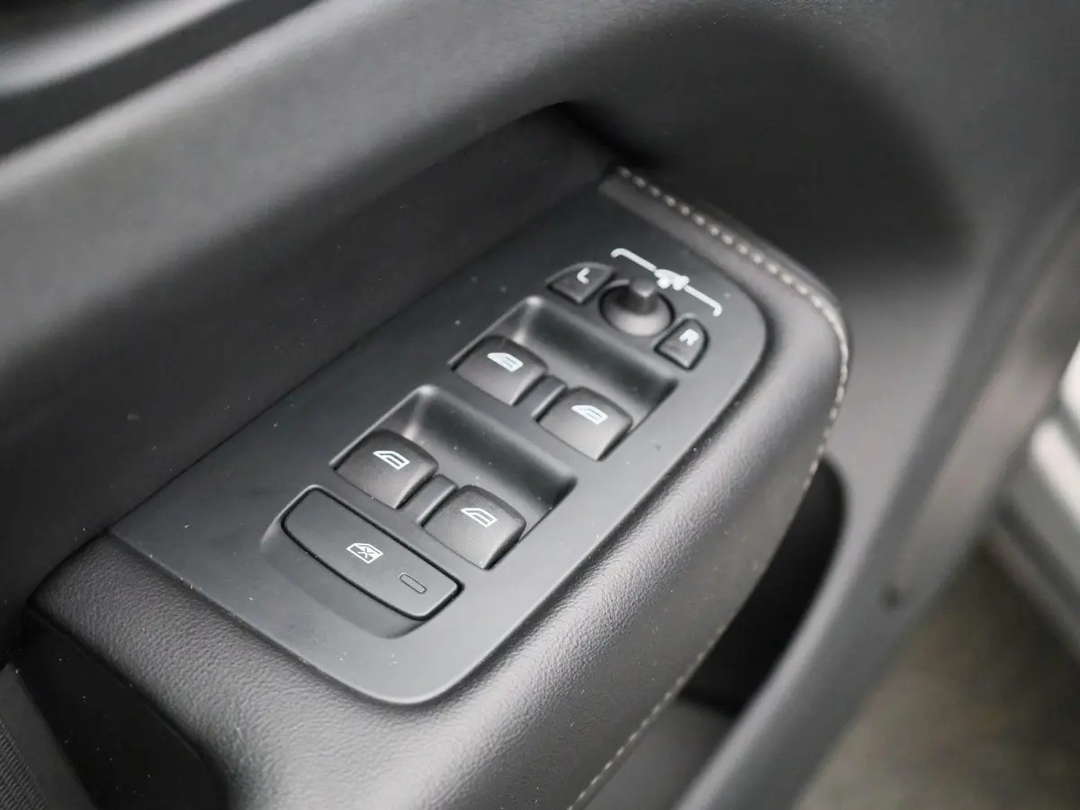 2.0 T8 Plug-in hybrid AWD Plus Dark | Panoramadak | Automaat | Apple Carplay / Android Auto | Stoel-stuurverwarming | Virtual Cockpit | Camera | Climate Control | Leder | Elektrisch Verstelb