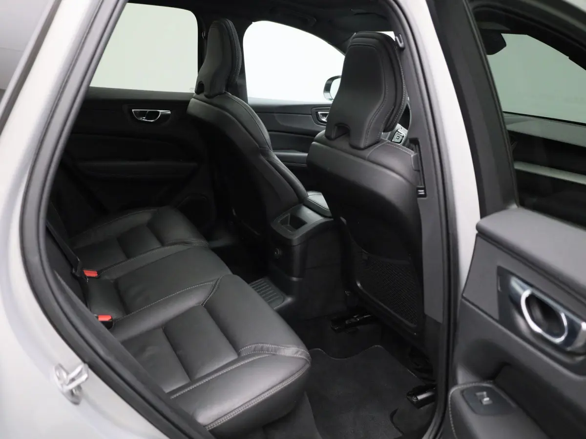 2.0 T8 Plug-in hybrid AWD Plus Dark | Panoramadak | Automaat | Apple Carplay / Android Auto | Stoel-stuurverwarming | Virtual Cockpit | Camera | Climate Control | Leder | Elektrisch Verstelb