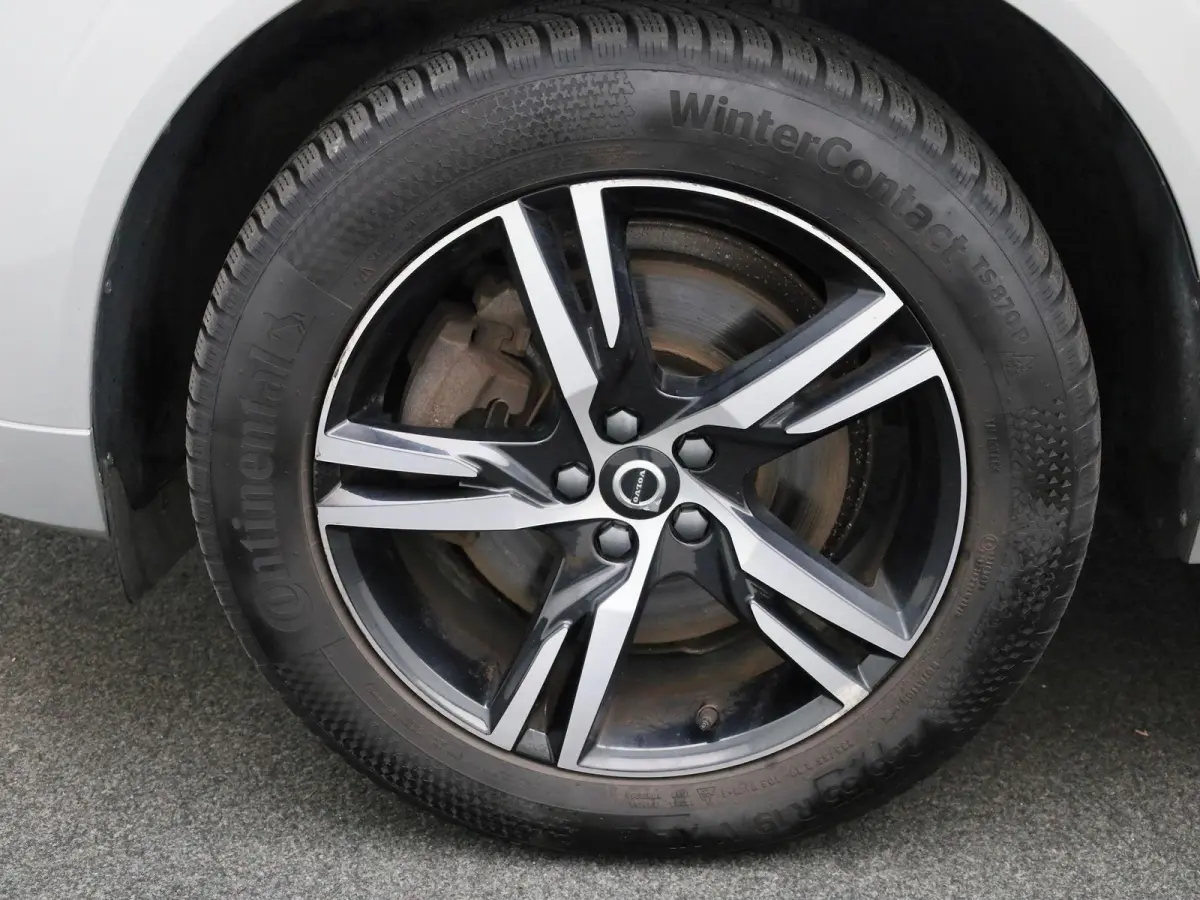 2.0 T8 Plug-in hybrid AWD Plus Dark | Panoramadak | Automaat | Apple Carplay / Android Auto | Stoel-stuurverwarming | Virtual Cockpit | Camera | Climate Control | Leder | Elektrisch Verstelb