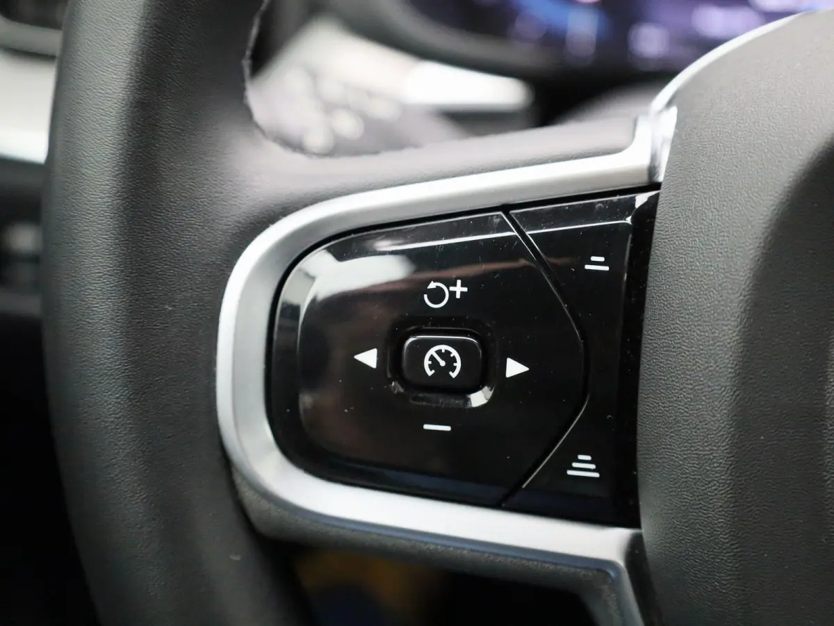 2.0 T8 Plug-in hybrid AWD Plus Dark | Panoramadak | Automaat | Apple Carplay / Android Auto | Stoel-stuurverwarming | Virtual Cockpit | Camera | Climate Control | Leder | Elektrisch Verstelb