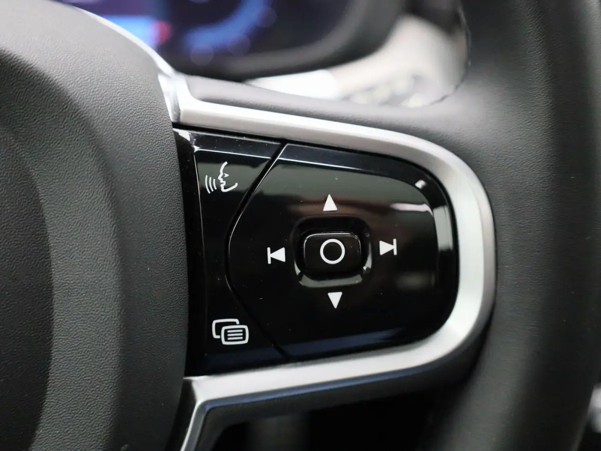 2.0 T8 Plug-in hybrid AWD Plus Dark | Panoramadak | Automaat | Apple Carplay / Android Auto | Stoel-stuurverwarming | Virtual Cockpit | Camera | Climate Control | Leder | Elektrisch Verstelb