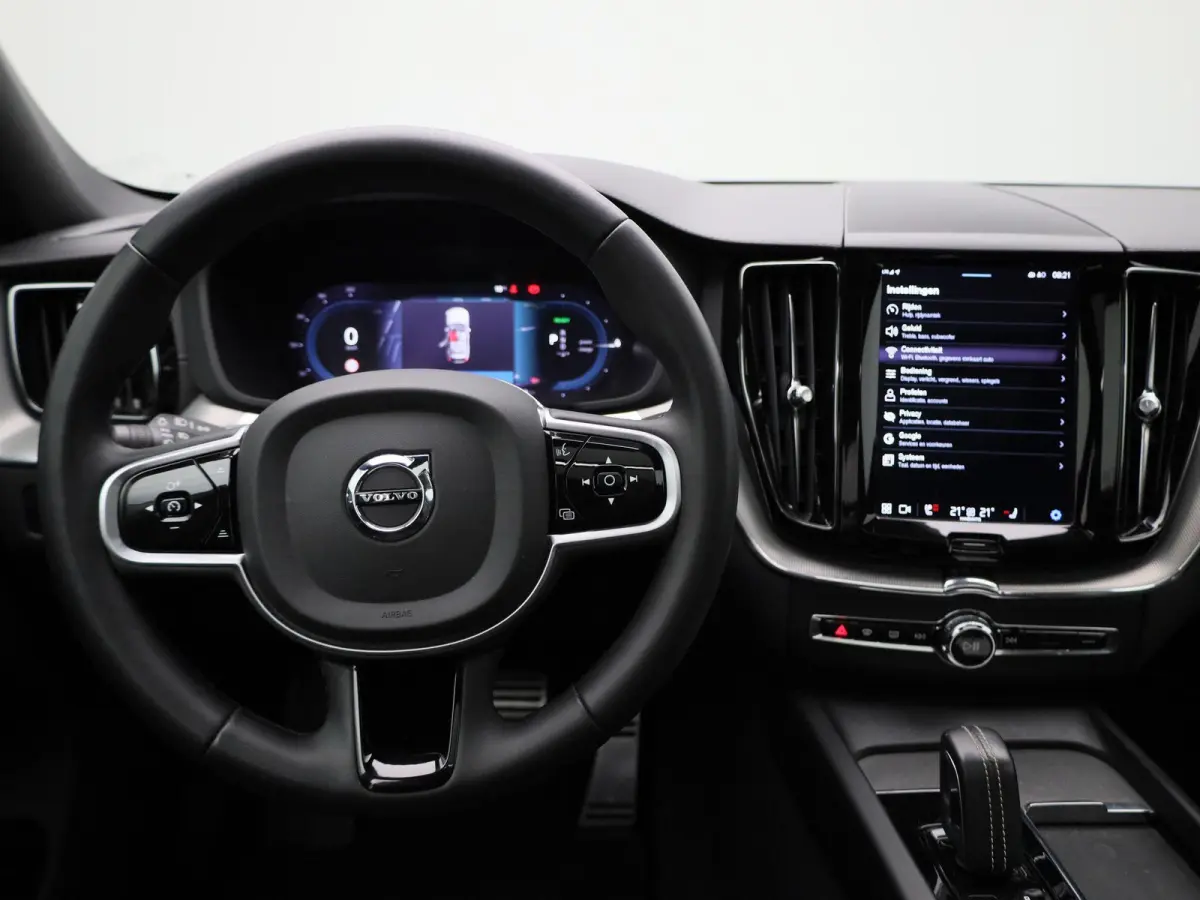 2.0 T8 Plug-in hybrid AWD Plus Dark | Panoramadak | Automaat | Apple Carplay / Android Auto | Stoel-stuurverwarming | Virtual Cockpit | Camera | Climate Control | Leder | Elektrisch Verstelb