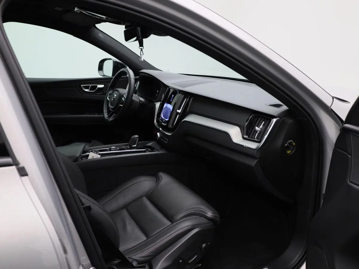 2.0 T8 Plug-in hybrid AWD Plus Dark | Panoramadak | Automaat | Apple Carplay / Android Auto | Stoel-stuurverwarming | Virtual Cockpit | Camera | Climate Control | Leder | Elektrisch Verstelb