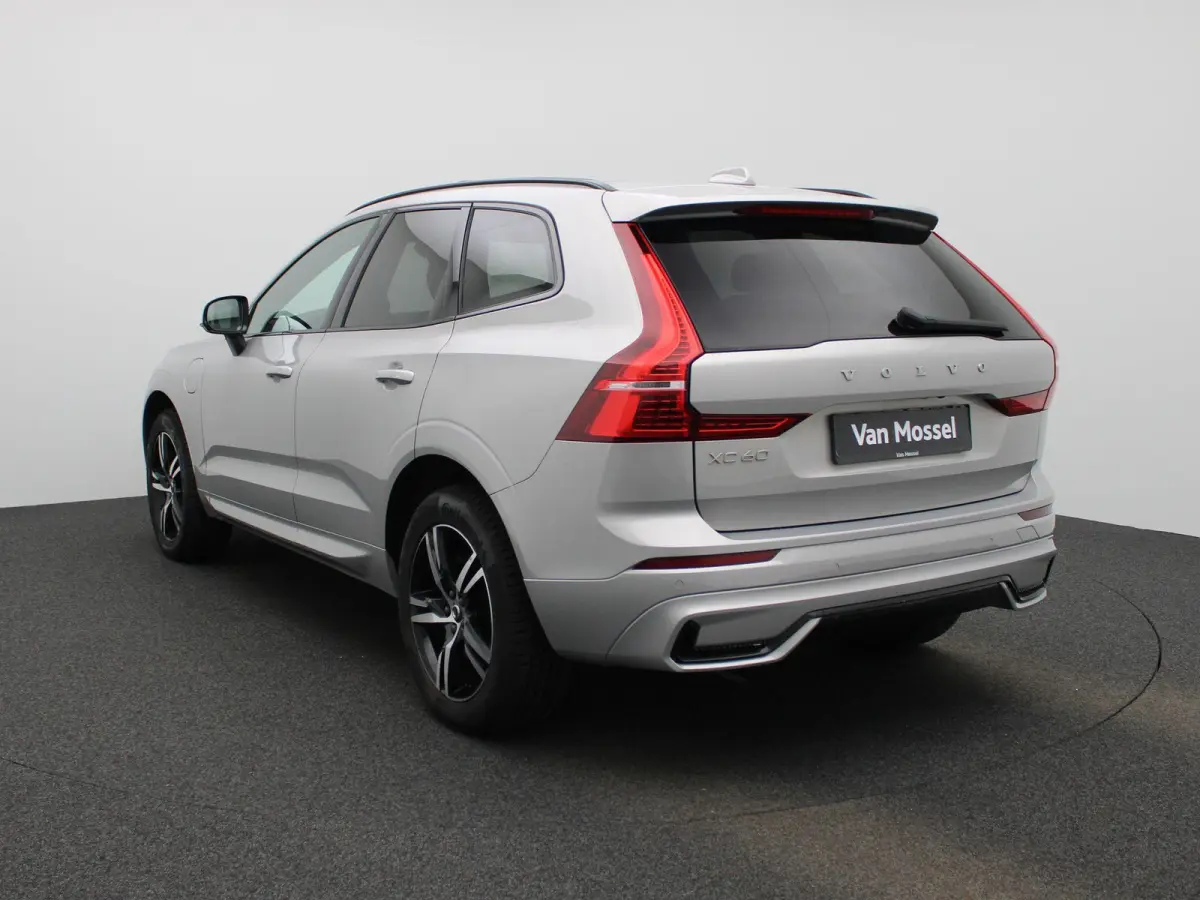 2.0 T8 Plug-in hybrid AWD Plus Dark | Panoramadak | Automaat | Apple Carplay / Android Auto | Stoel-stuurverwarming | Virtual Cockpit | Camera | Climate Control | Leder | Elektrisch Verstelb