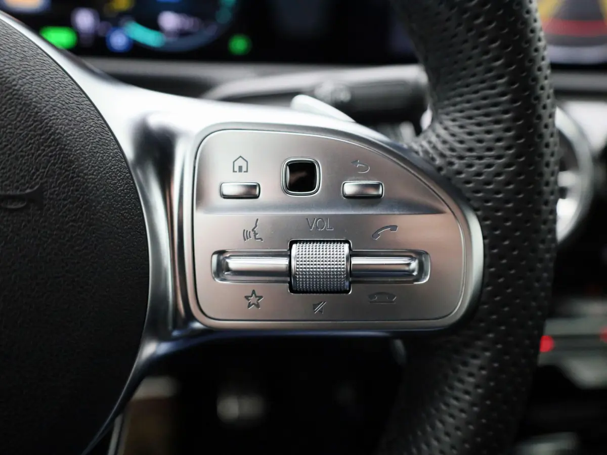 250 e AMG Line | Automaat | LMV | Virtual cockpit | Sfeer verlichting | Parkeer sensoren | Camera | Leder | Navigatie | Climate control | Stoel verwarming | DAB | Cruise control