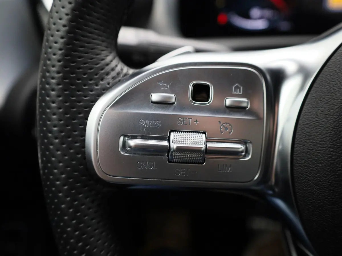 250 e AMG Line | Automaat | LMV | Virtual cockpit | Sfeer verlichting | Parkeer sensoren | Camera | Leder | Navigatie | Climate control | Stoel verwarming | DAB | Cruise control