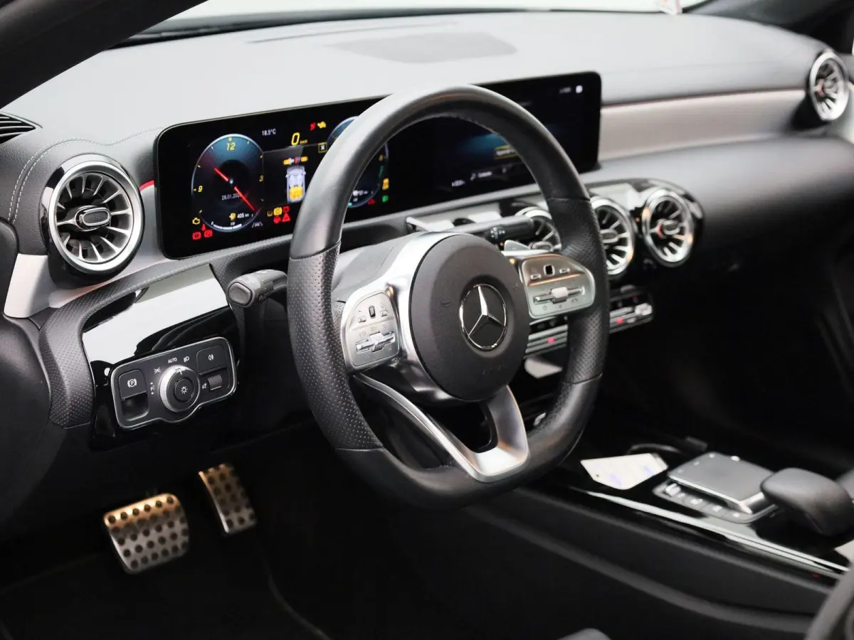 250 e AMG Line | Automaat | LMV | Virtual cockpit | Sfeer verlichting | Parkeer sensoren | Camera | Leder | Navigatie | Climate control | Stoel verwarming | DAB | Cruise control