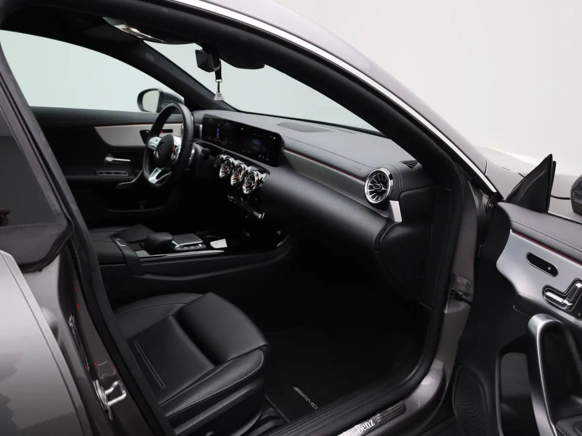 250 e AMG Line | Automaat | LMV | Virtual cockpit | Sfeer verlichting | Parkeer sensoren | Camera | Leder | Navigatie | Climate control | Stoel verwarming | DAB | Cruise control