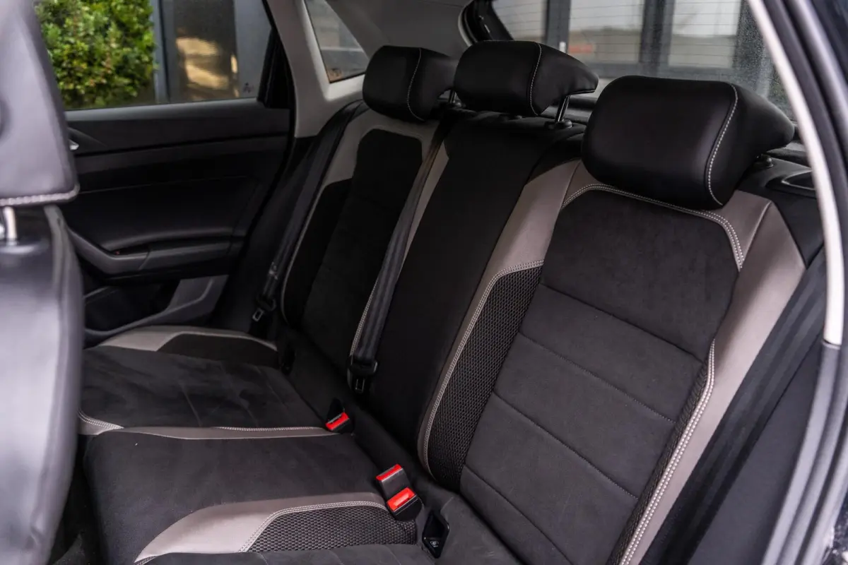 1.0 TSI R-LINE|PANO|CARPLAY|17''|ACC|LED|PDC