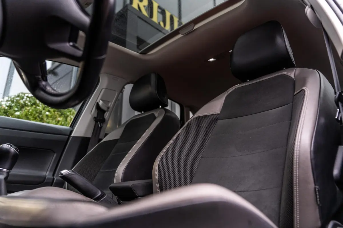 1.0 TSI R-LINE|PANO|CARPLAY|17''|ACC|LED|PDC