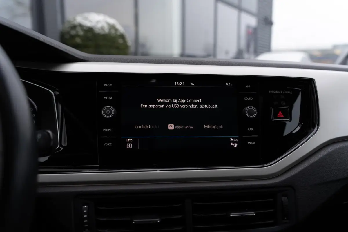 1.0 TSI R-LINE|PANO|CARPLAY|17''|ACC|LED|PDC