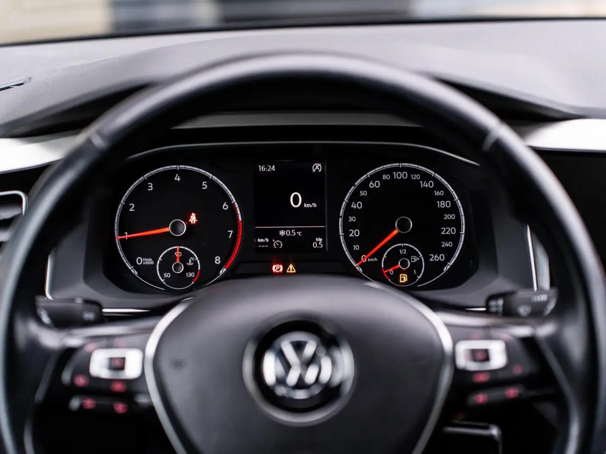 1.0 TSI R-LINE|PANO|CARPLAY|17''|ACC|LED|PDC