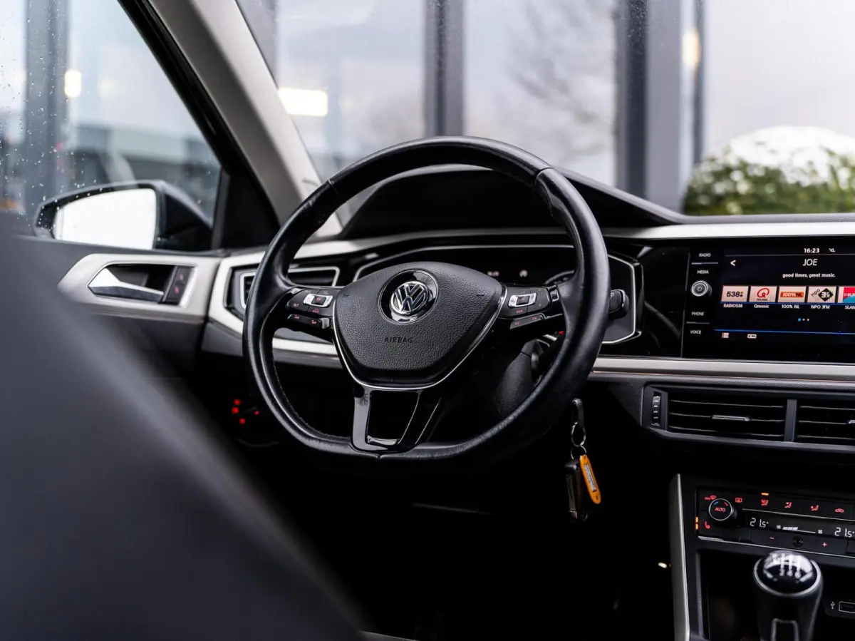 1.0 TSI R-LINE|PANO|CARPLAY|17''|ACC|LED|PDC