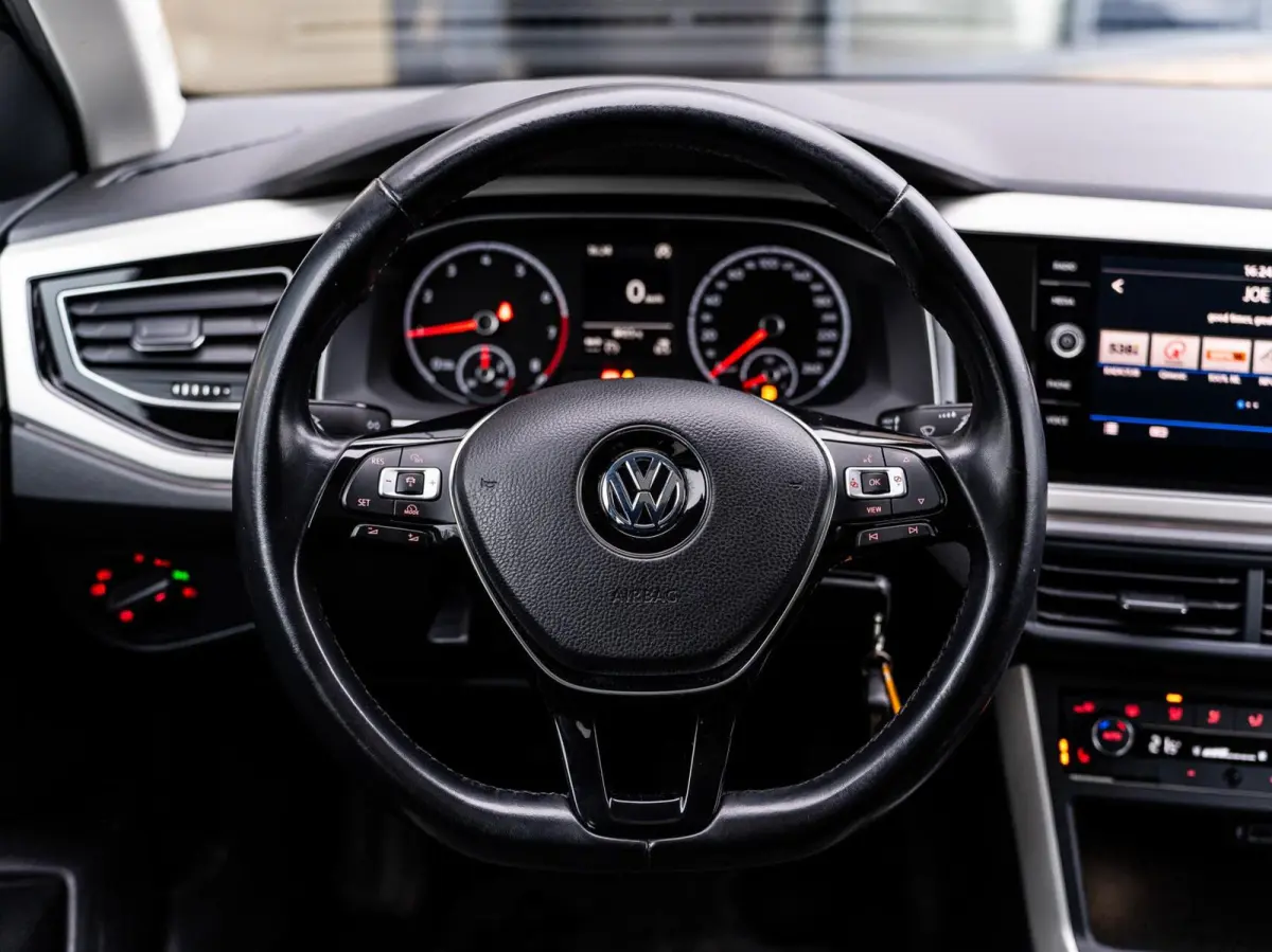 1.0 TSI R-LINE|PANO|CARPLAY|17''|ACC|LED|PDC