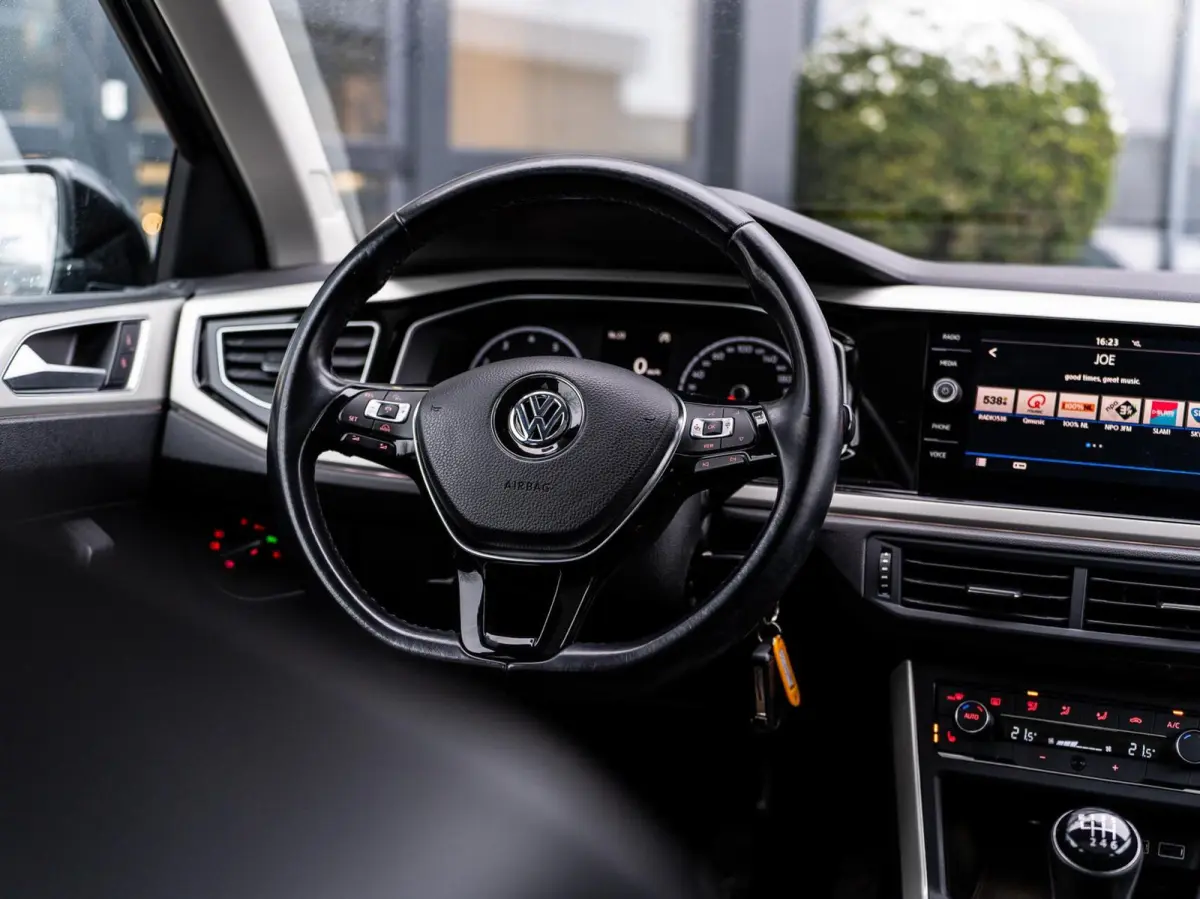 1.0 TSI R-LINE|PANO|CARPLAY|17''|ACC|LED|PDC