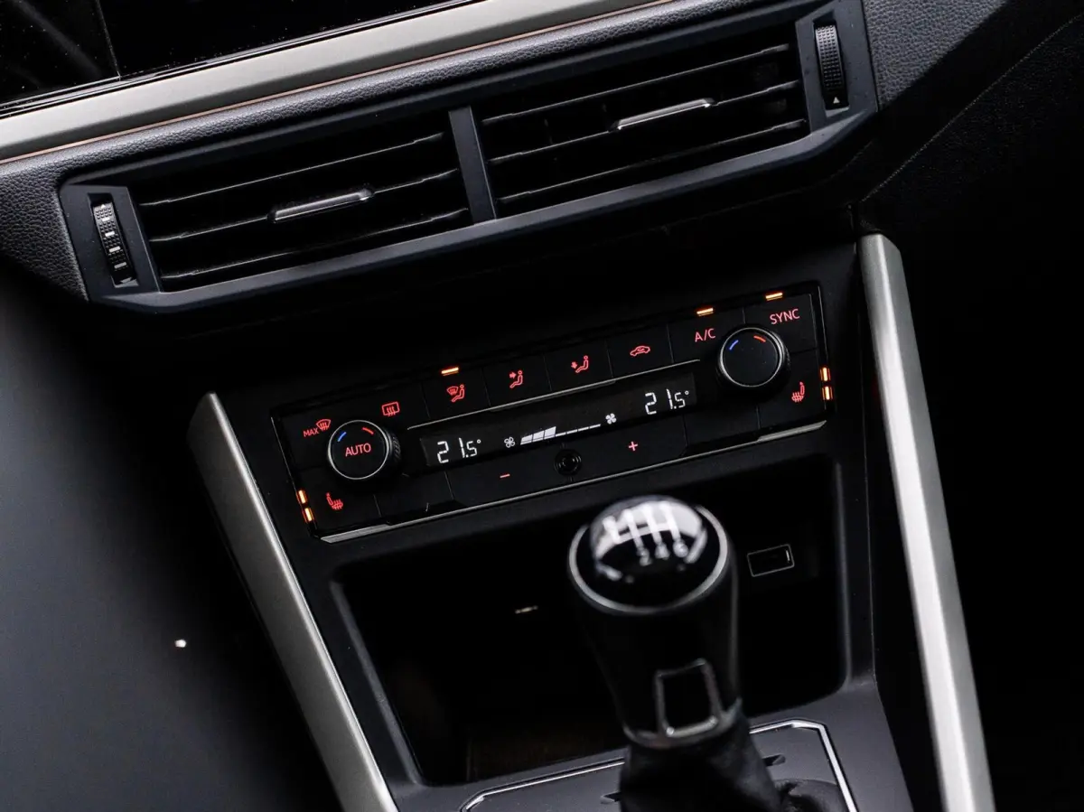 1.0 TSI R-LINE|PANO|CARPLAY|17''|ACC|LED|PDC
