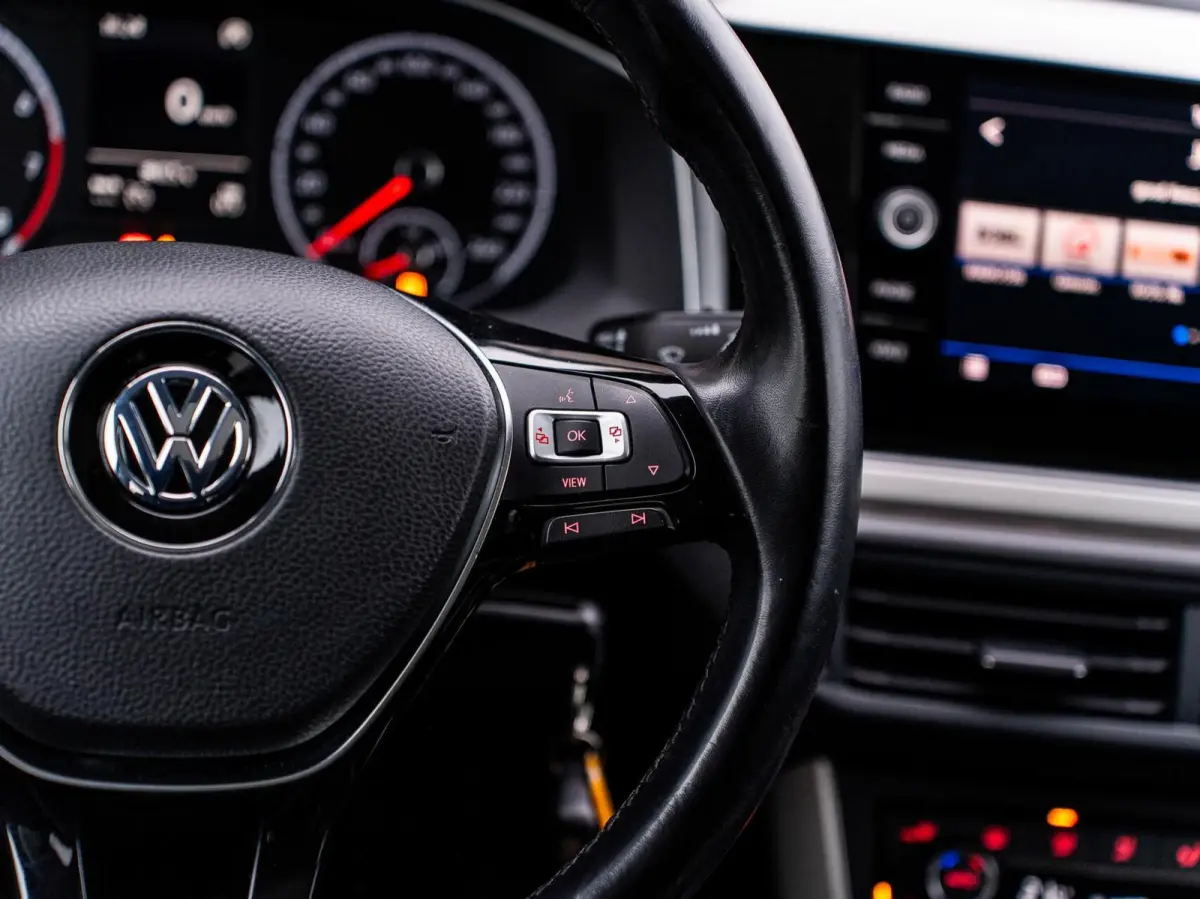 1.0 TSI R-LINE|PANO|CARPLAY|17''|ACC|LED|PDC