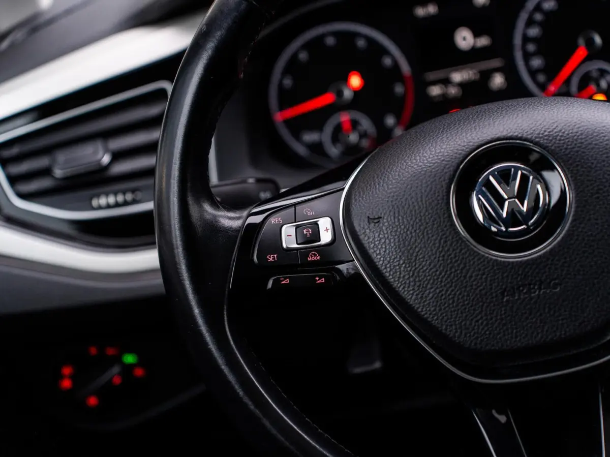 1.0 TSI R-LINE|PANO|CARPLAY|17''|ACC|LED|PDC