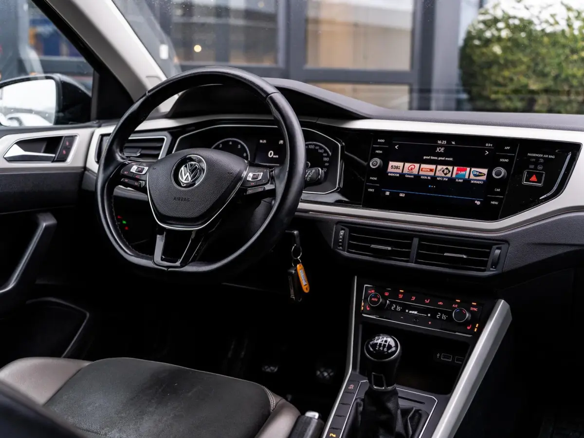1.0 TSI R-LINE|PANO|CARPLAY|17''|ACC|LED|PDC