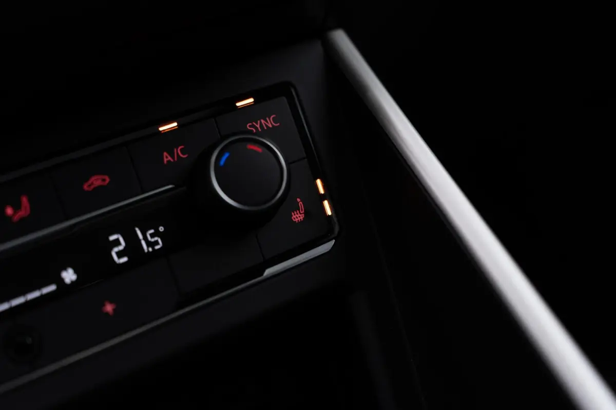 1.0 TSI R-LINE|PANO|CARPLAY|17''|ACC|LED|PDC